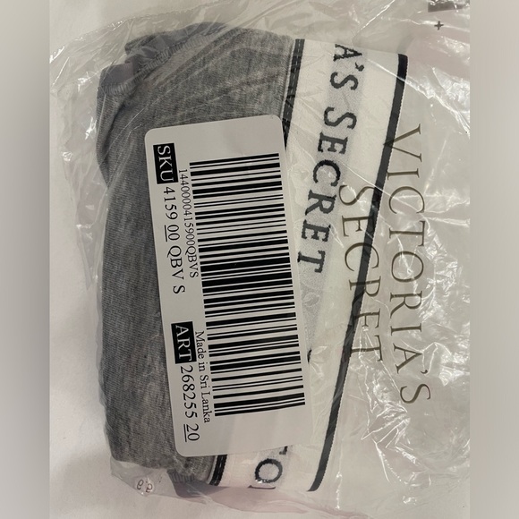 New in package Victoria Secret panty 
Grey size small 
Logo Cotton Tanga Panty - Picture 5 of 5